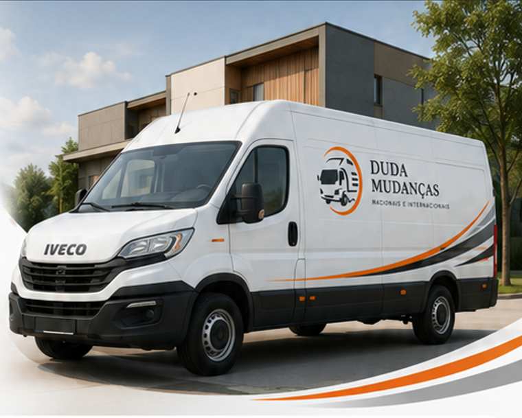 Van da Duda Mudanças estacionada em frente a uma casa moderna